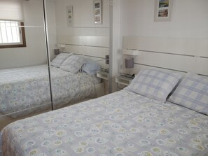 Iron/ironing board, bed sheets - MALVARROSA, 1º-6 (Cullera)