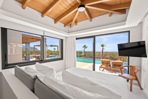 Memory-foam beds, in-room safe, blackout curtains, iron/ironing board - Temma Villas (Hersonissos)