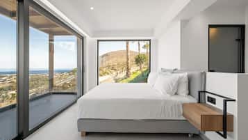 Sunset Escape Luxury Villa | 2 bedrooms, memory-foam beds, in-room safe, blackout curtains