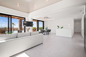 Luxury-Villa, 4 Schlafzimmer, eigener Pool | Wohnbereich