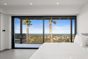 Villa de lujo | Camas con efecto memoria y caja de seguridad en la habitación 