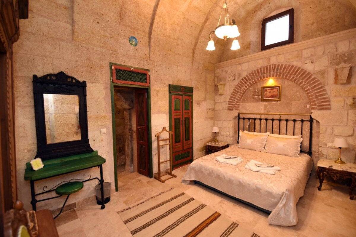 Quarto casal luxo | Frigobar, escrivaninha, quartos à prova de som, Wi-Fi de cortesia