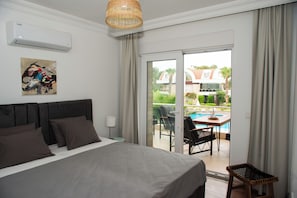4 bedrooms, in-room safe, iron/ironing board, travel cot - Living Dream Villa Pearl (Serik)