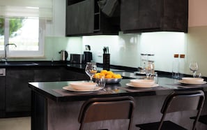 Refrigerador, horno, parrilla de estufa y lavavajillas 