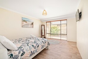 4 bedrooms, free WiFi - Sandpiper House (Broadwater)