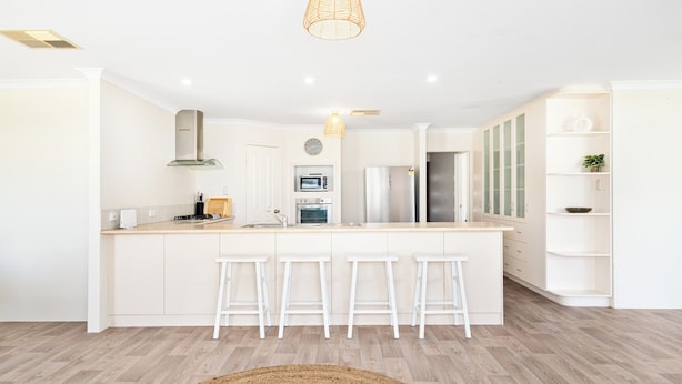 Private kitchen | Full-size fridge, microwave, oven, dishwasher - Sandpiper House (Broadwater)