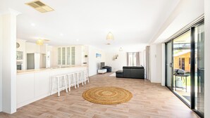 Living area - Sandpiper House (Broadwater)