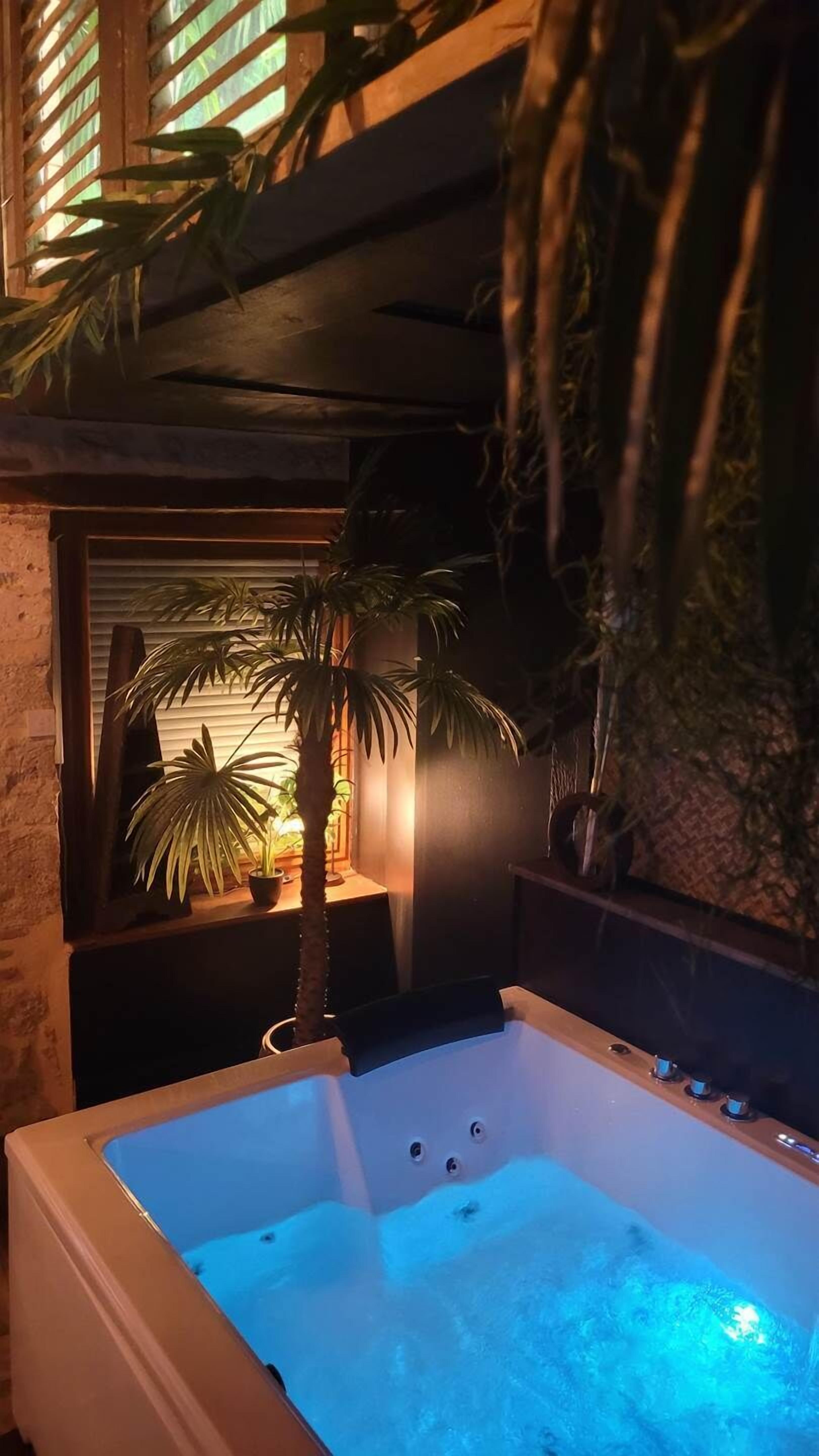 Indoor spa tub