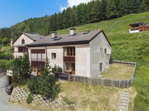 Exterior - 5-½ room apartment in a sunny location, with marvellous views of the valley and (Zuoz)