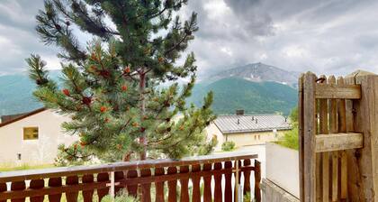5-½ room apartment in a sunny location, with marvellous views of the valley and