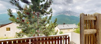 5-½ room apartment in a sunny location, with marvellous views of the valley and