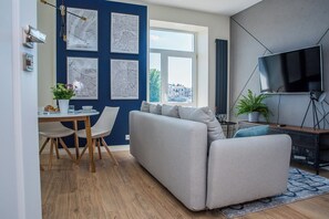En 40-tommers Flatskjerm-TV med kabel-kanaler