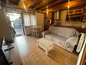 Smart TV, fireplace - Charming rural house Casa Zalo for 2-4 people in Mestas de Con (Cangas de Onís)