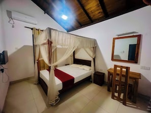 Shower, towels, soap, toilet paper - Stadium Reach Laythraa   (Kengalla)