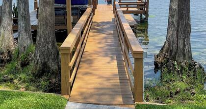 Lakefront Paradise Near Attractions