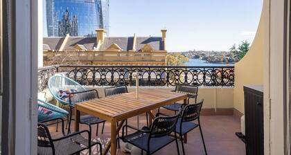 Miller's on Kent II - Heritage house with breathtaking harbour views.