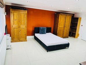 Studio | 1 bedroom, free WiFi, bed sheets