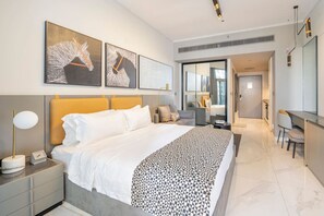 Työpöytä, silitysrauta/-lauta, ilmainen Wi-Fi, vuodevaatteet