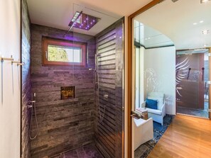 Free toiletries, hair dryer, bathrobes, towels - Alpinlodge & Spa (Samnaun)