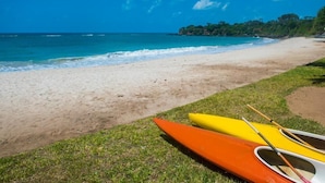 A beach with two kayaks on the grass. - Amani Beach Resort  (Kutani)