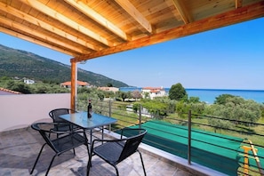 Deluxe Studio, Sea View | Terrace/patio