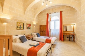 House - Centre Island Gozitan Farmhouse Pool (Kercem)