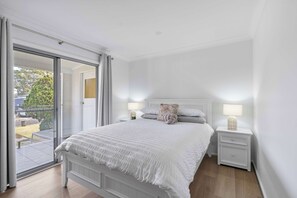 5 bedrooms, iron/ironing board, WiFi, bed sheets