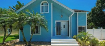 Jupiter Retreat with Private Pool By Dream Vacation