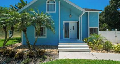 Jupiter Retreat with Private Pool By Dream Vacation