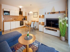 Fernseher, DVD-Player, Tischtennisplatte, Stereoanlage