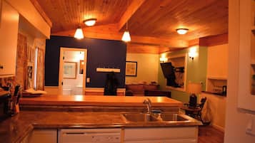 Signature House, 2 Bedrooms, Patio, River View | Private kitchen | Fridge, microwave, oven, stovetop
