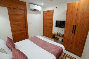 Luxury Room, City View | Desk, free WiFi, bed sheets - Hotel Heera Residency - Bhopal (Bhopal)