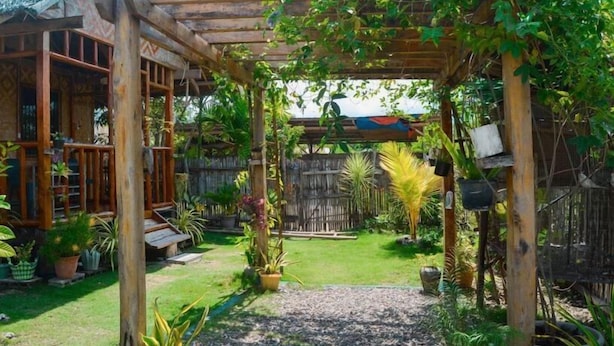 Property grounds - Titanic's Nipa Huts by Hiverooms (Moalboal)