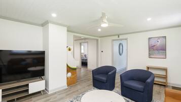 Smart TV, fireplace, video games, table tennis