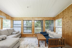 Smart TV, fireplace, video games, table tennis