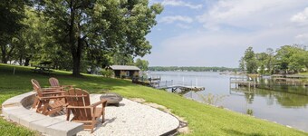NEW HOME - Quiet cove with SUPs kayaks and firepit
