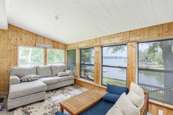 Smart TV, fireplace, video games, ping pong