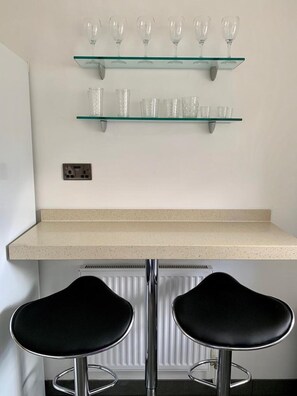Dining - London Retreat at Hindsley's Place (London)