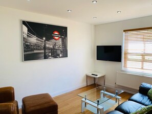Apartment | Living area - London Retreat at Hindsley's Place (London)