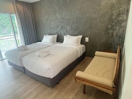 Habitación Deluxe con 2 camas individuales, balcón, vistas a la montaña | Ropa de cama de alta calidad, colchones viscoelásticos, wifi gratis