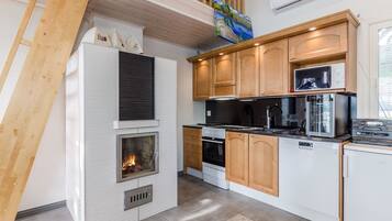 KĂŒhlschrank, Mikrowelle, GeschirrspĂŒler, Kochgeschirr/Geschirr/Besteck