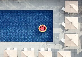 야외 수영장, 11:00 ~ 21:30 오픈, 수영장 파라솔, 일광욕 의자