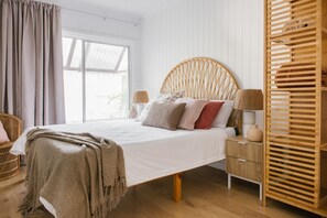 2 bedrooms, desk, iron/ironing board, travel cot