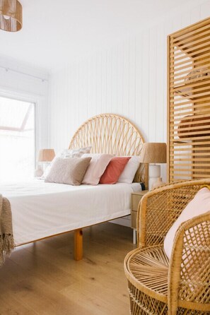 2 Schlafzimmer, Schreibtisch, Bügeleisen/Bügelbrett, Reisekinderbett