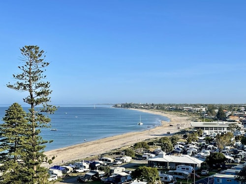 The Byron - Luxury Seaside Stay I Wifi I Nespresso