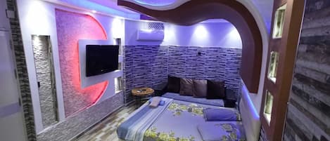 Free WiFi, bed sheets
