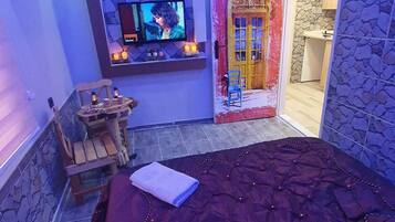 Free WiFi, bed sheets