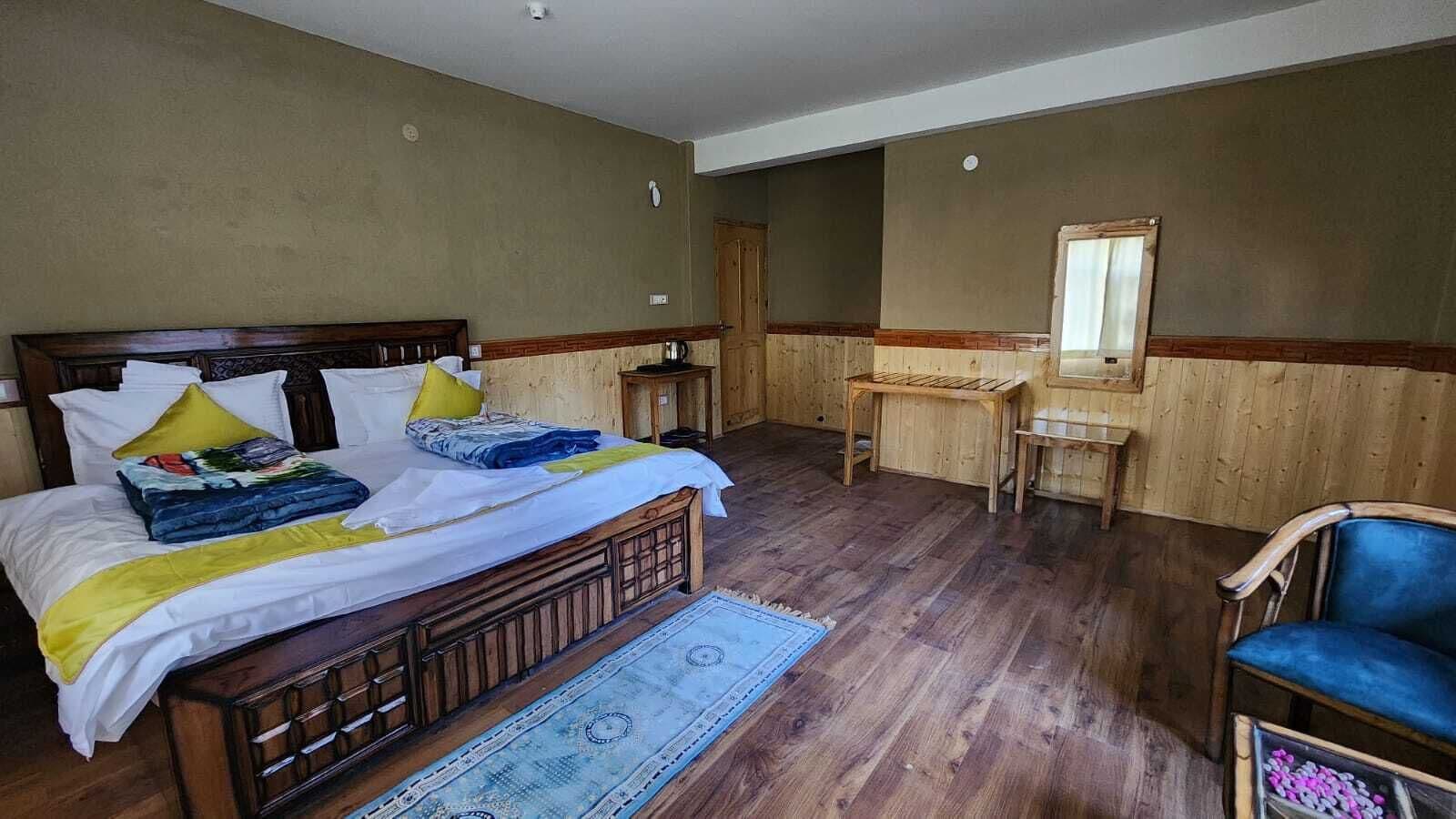 办公桌、免费 WiFi