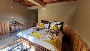 Deluxe Room, Mountain View | Desk, free WiFi