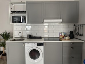 Apartment | Private kitchen | Fridge, microwave, oven, toaster - Alojamiento en el Centro de Ribadeo (Ribadeo)